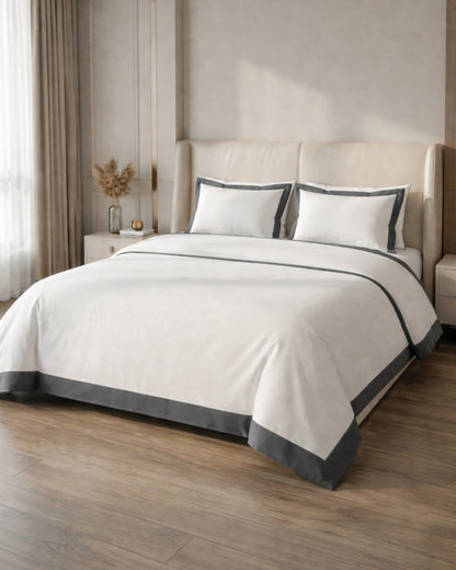 Signature Collection Luxury Border Duvet Cover Set – Hotel Style Premium 3 Piece Designer Bedding Set