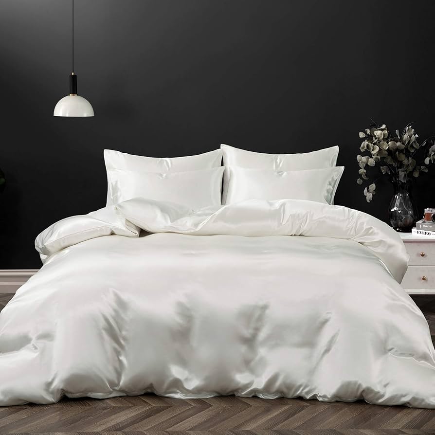 Luxury Silk Satin Comforter – 400 GSM Ultra-Soft, Breathable & Lightweight Quilt